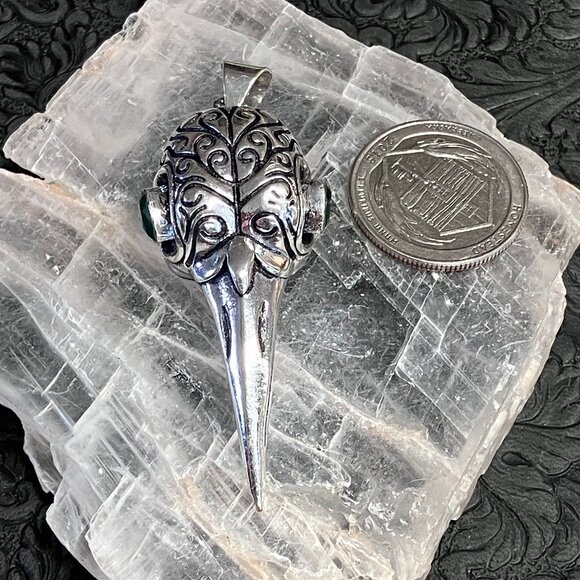 Raven or Crow Skull and Faceted Green Gem Pendant Stone Crystal Jewelry - Picture 6 of 7